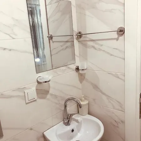 Alper Bey Homes Apartament *